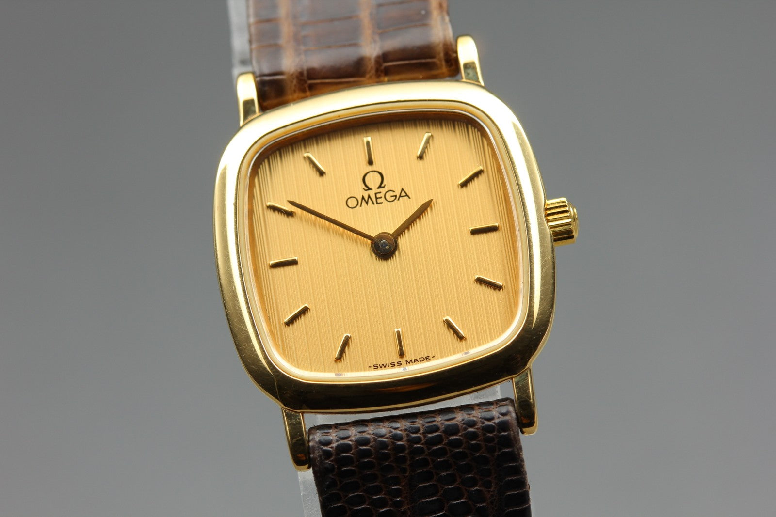 1989 Near MINT/Box, Paper OMEGA De Ville 21mm 595.0098.2 Quartz Women's Vintage