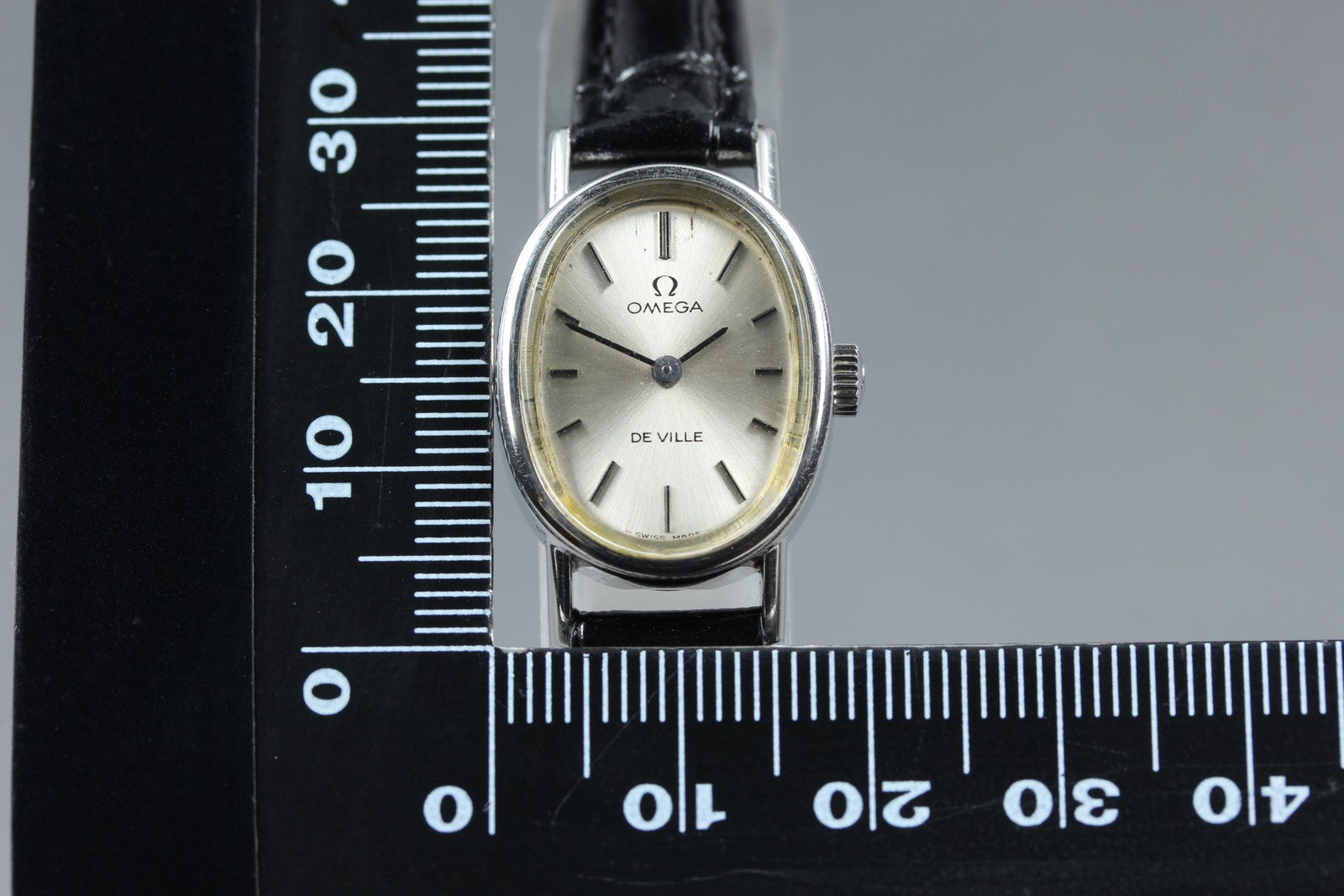 1977 Near MINT OMEGA De Ville 18mm 511.0553 Manual Silver Dial Women's Vintage
