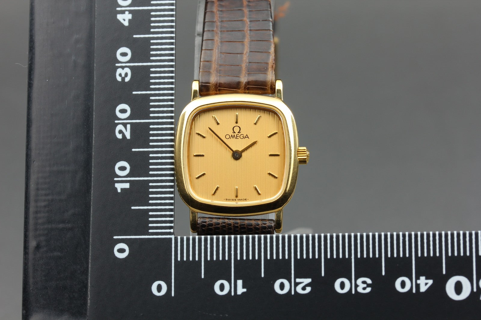 1989 Near MINT/Box, Paper OMEGA De Ville 21mm 595.0098.2 Quartz Women's Vintage