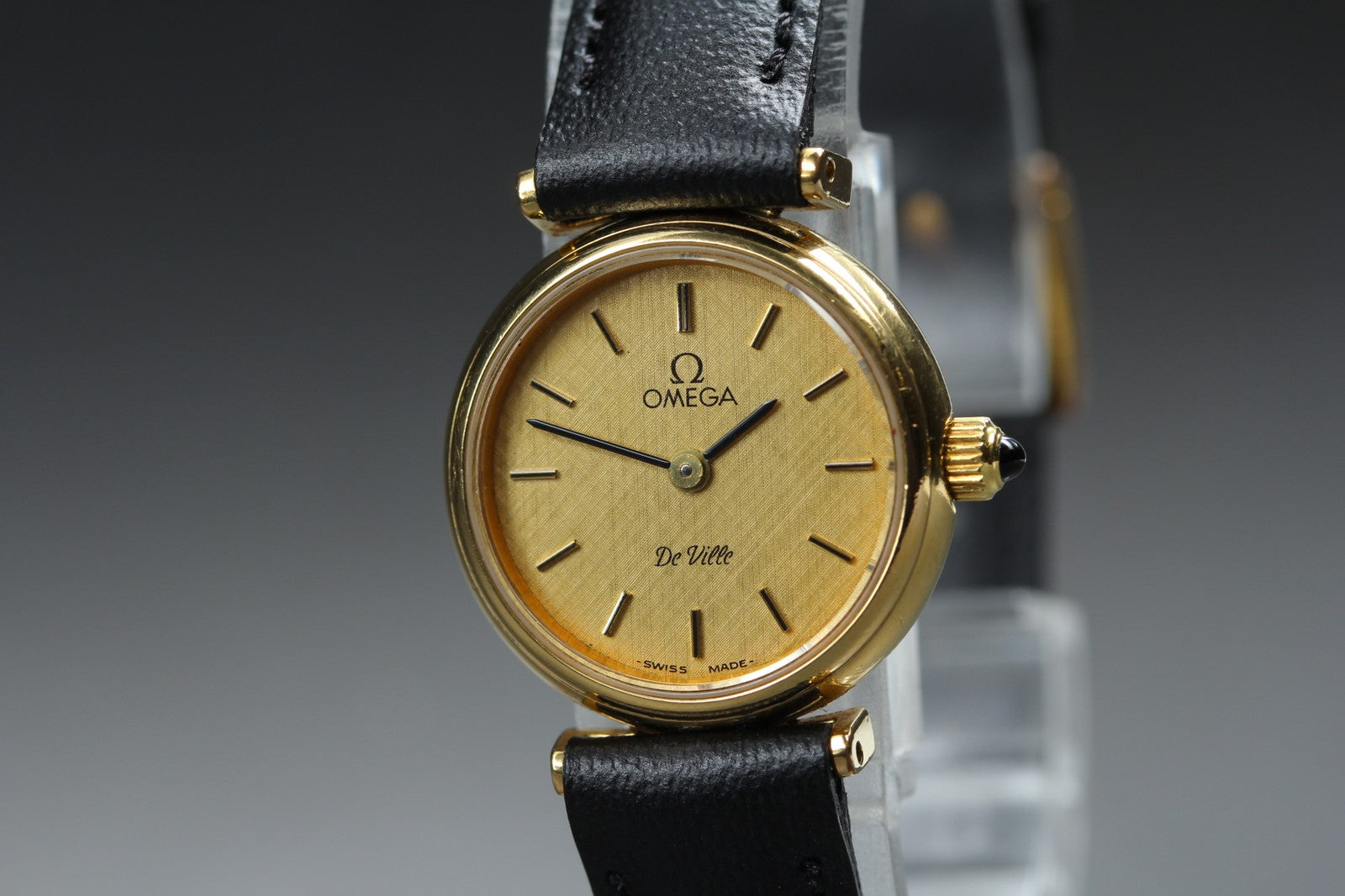 1979 Near MINT OMEGA De Ville 22mm 511.0565 Manual Gold Dial Women's Vintage