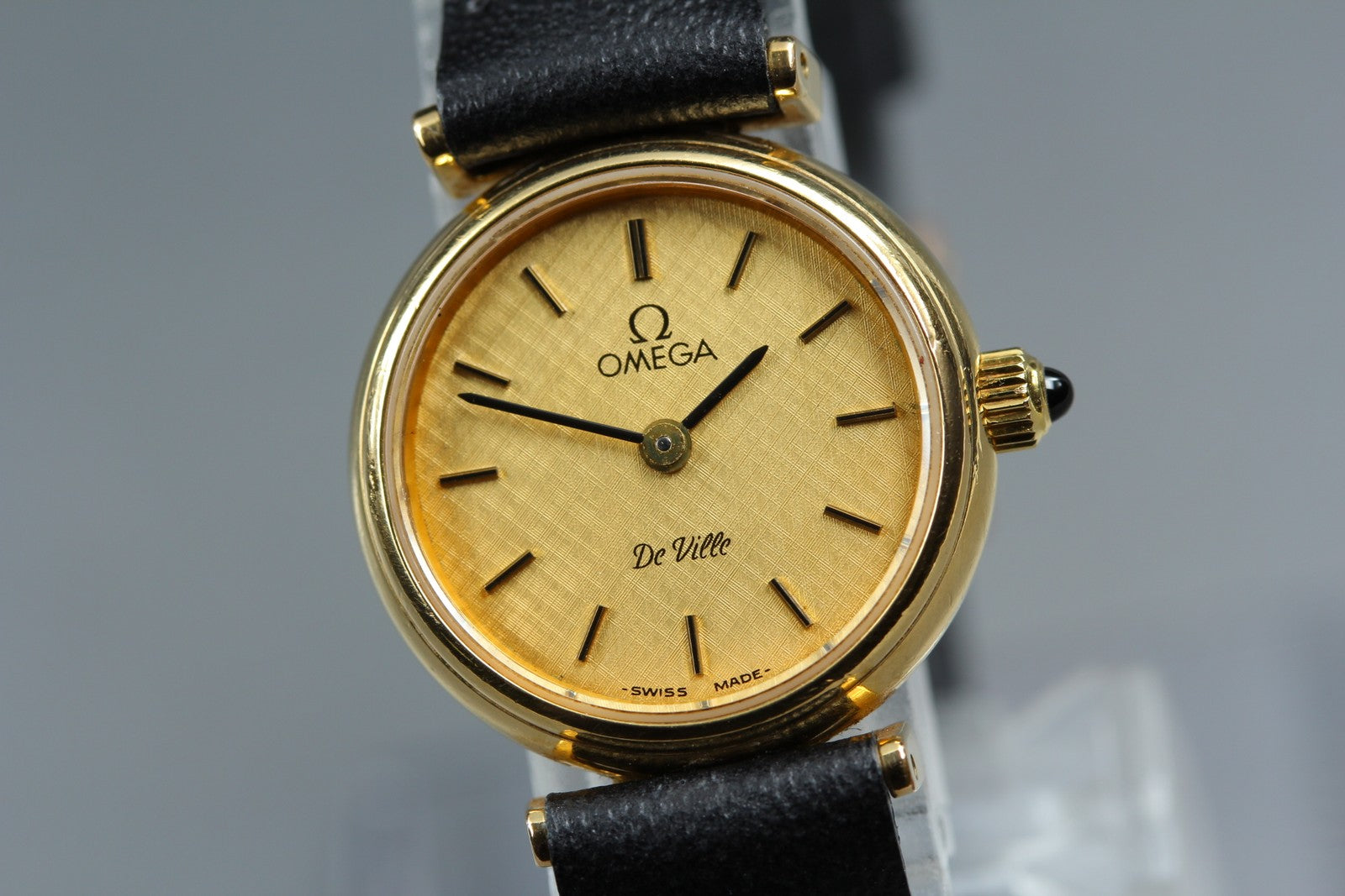 1979 Near MINT OMEGA De Ville 22mm 511.0565 Manual Gold Dial Women's Vintage