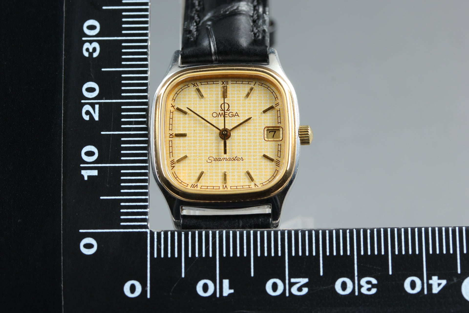 1985 Near MINT OMEGA Seamaster 22mm 796.0875 Quartz Roman Dial Women's Vintage