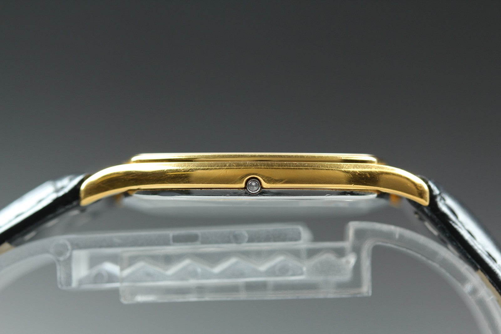 1981 Near MINT OMEGA De Ville 27mm 191.0100.1 Quartz Gold Dial Men's Vintage