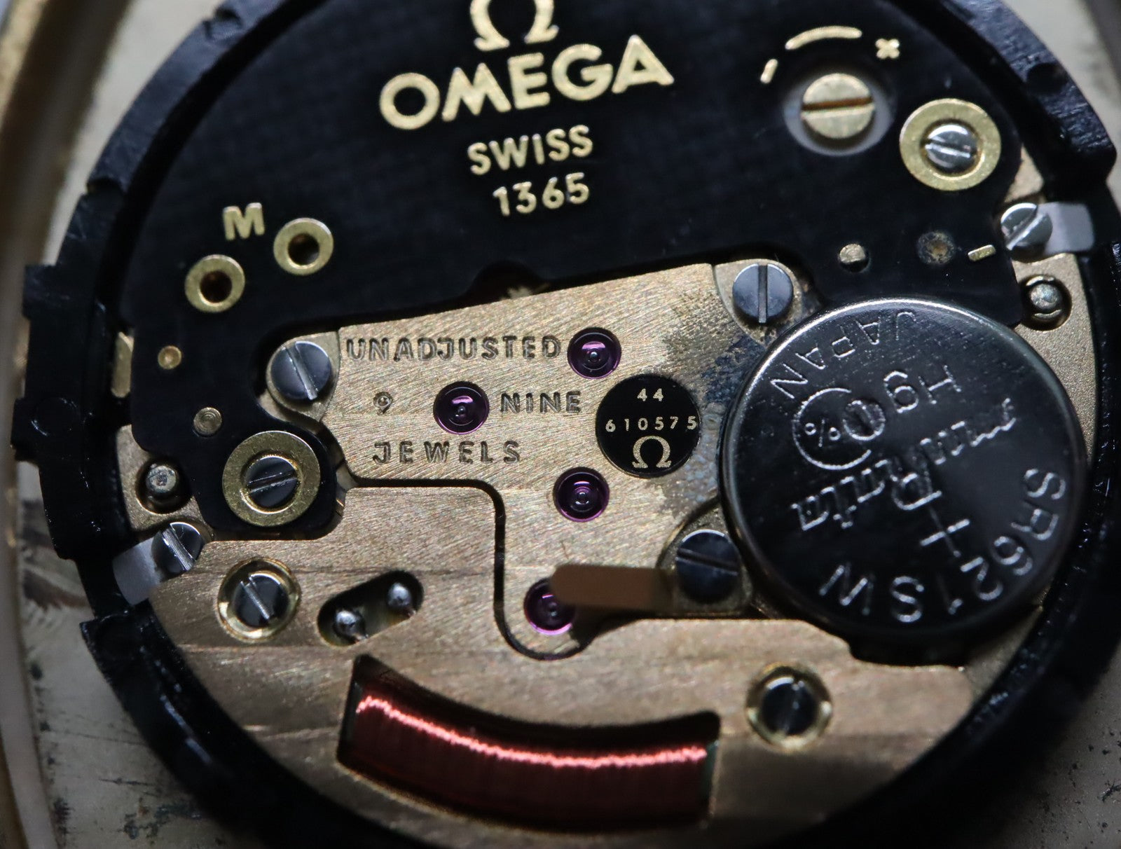 1981 Near MINT OMEGA De Ville 27mm 191.0100.1 Quartz Gold Dial Men's Vintage