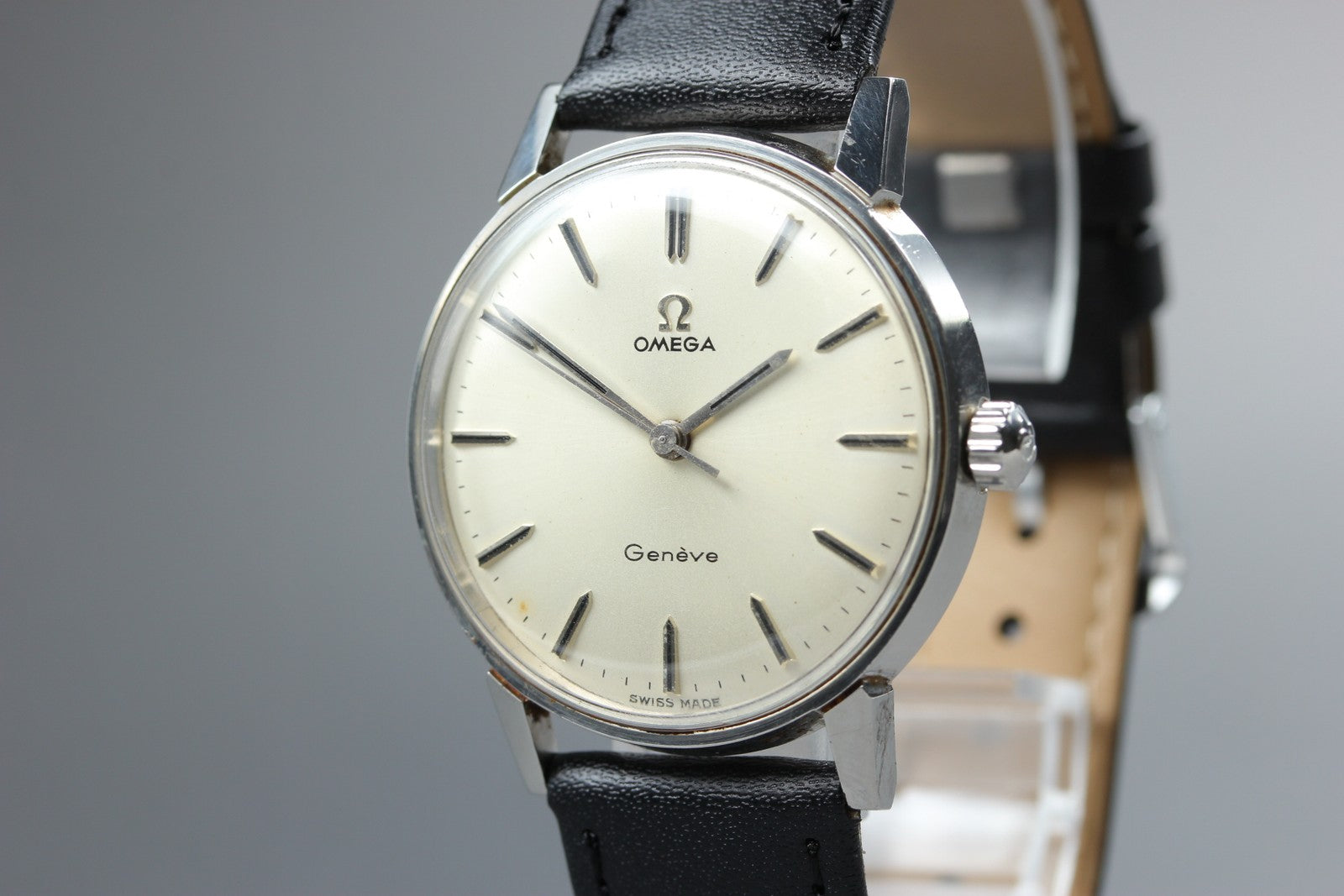 1969 Near MINT OMEGA Geneve 34mm 135.011 Manual Wind Silver Dial Men's Vintage