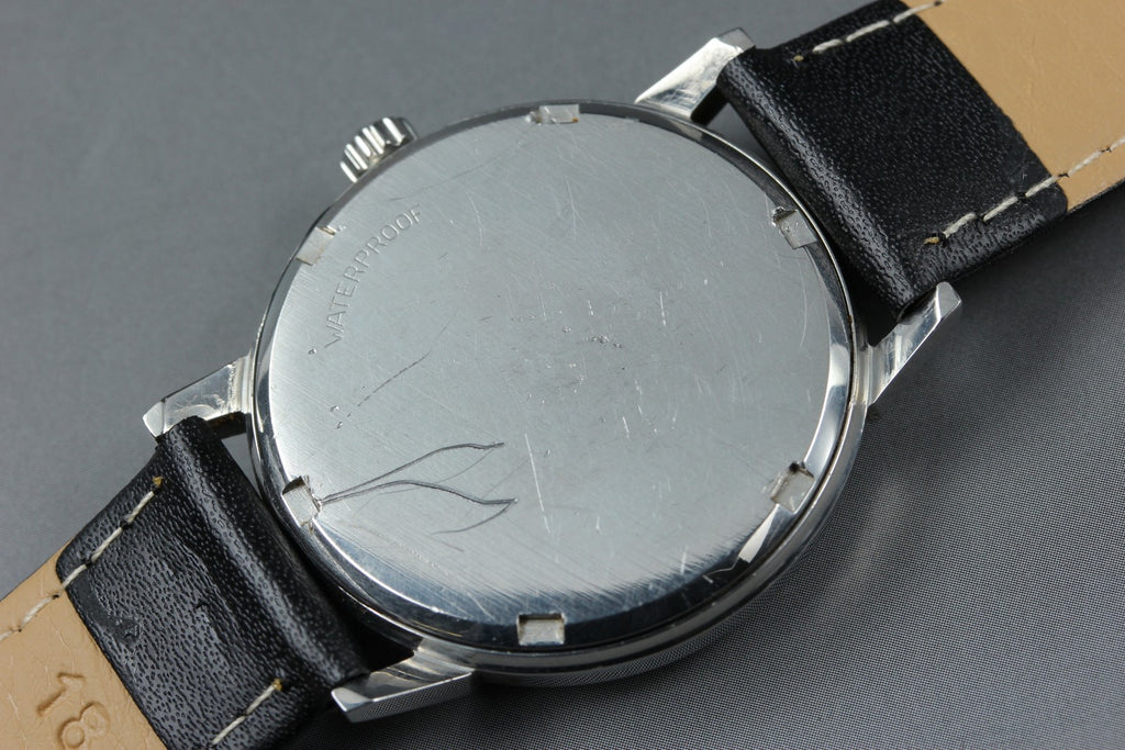1969 Near MINT OMEGA Geneve 34mm 135.011 Manual Wind Silver Dial Men's Vintage