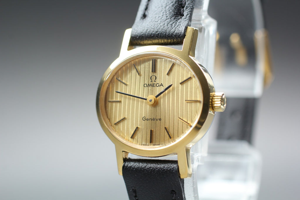 1974 Near MINT OMEGA Geneve 23mm 511.0412 Manual Gold Dial Women's Vintage