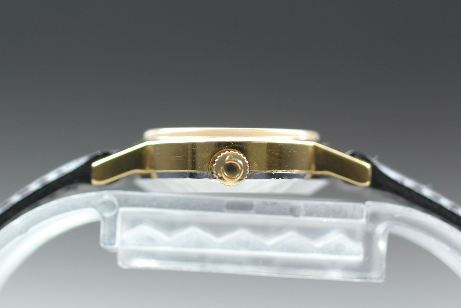 1974 Near MINT OMEGA Geneve 23mm 511.0412 Manual Gold Dial Women's Vintage