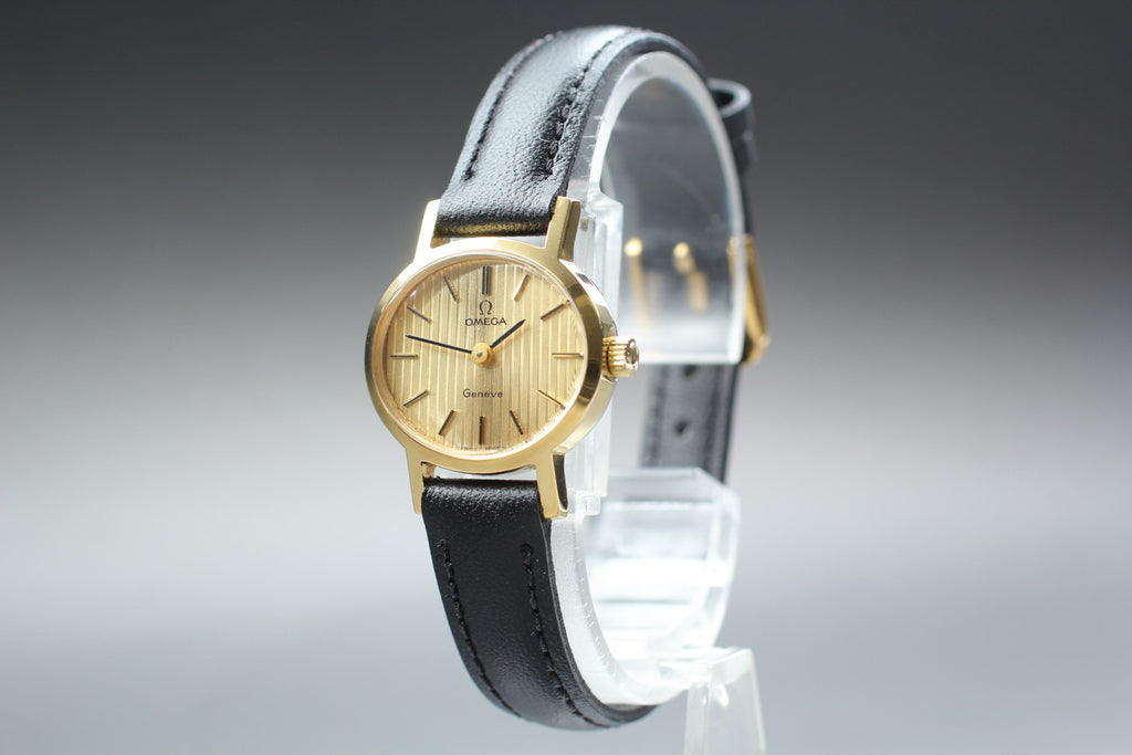 1974 Near MINT OMEGA Geneve 23mm 511.0412 Manual Gold Dial Women's Vintage