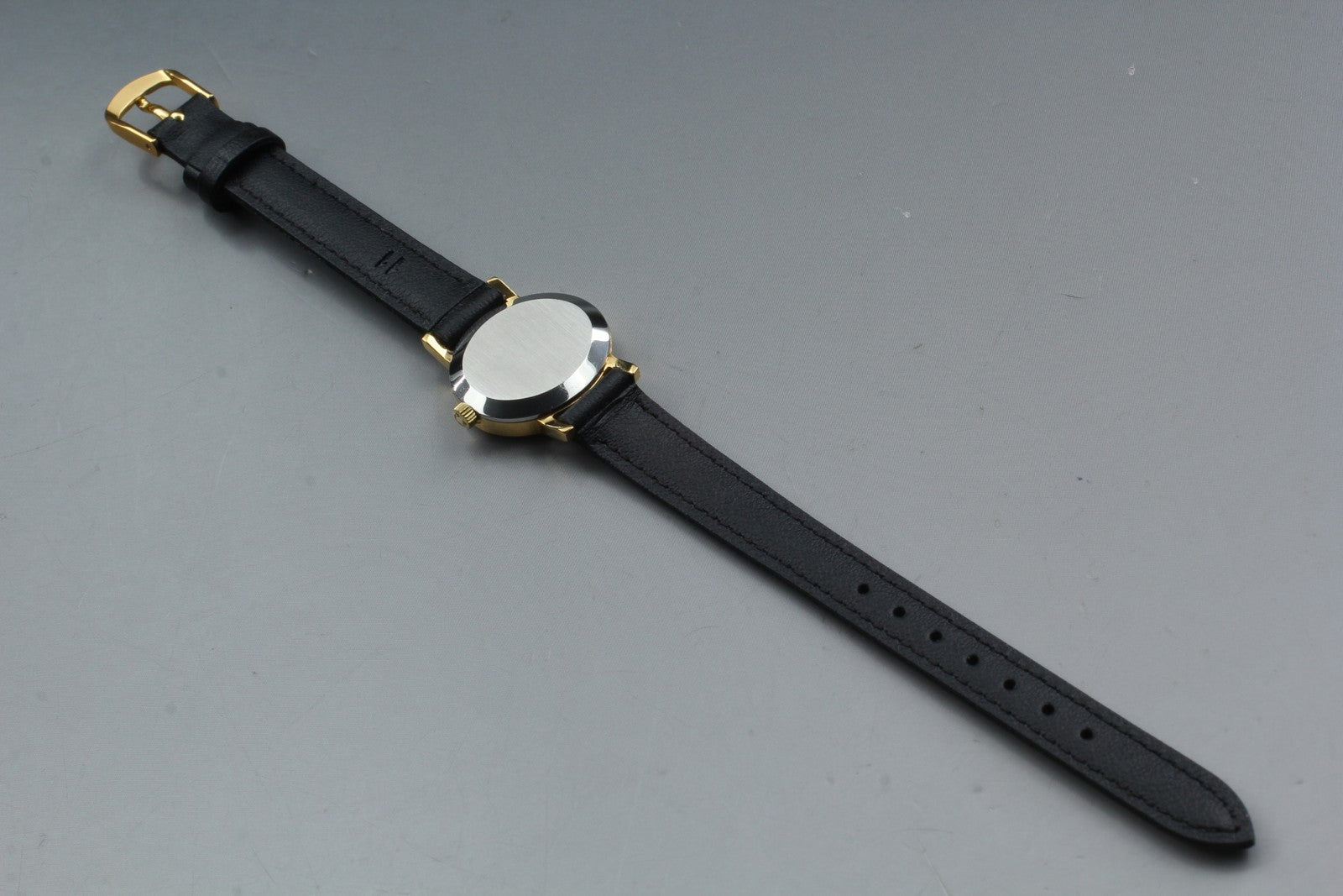 1974 Near MINT OMEGA Geneve 23mm 511.0412 Manual Gold Dial Women's Vintage