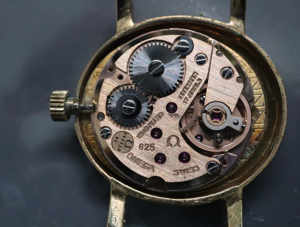 1974 Near MINT OMEGA Geneve 23mm 511.0412 Manual Gold Dial Women's Vintage