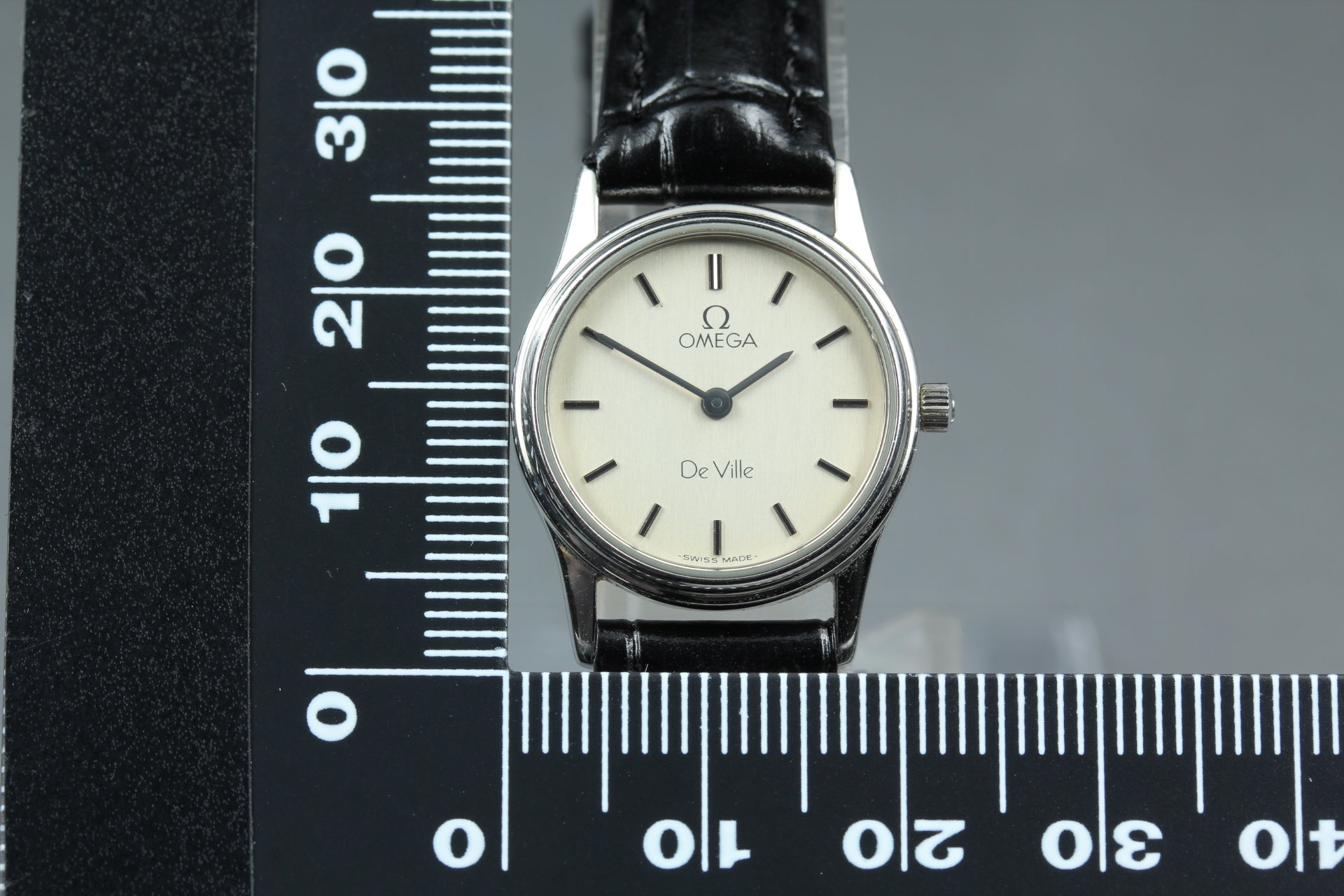 1986 w/Box OMEGA De Ville 21mm 591.0338 Quartz Silver Dial Women's Vintage Exc+5