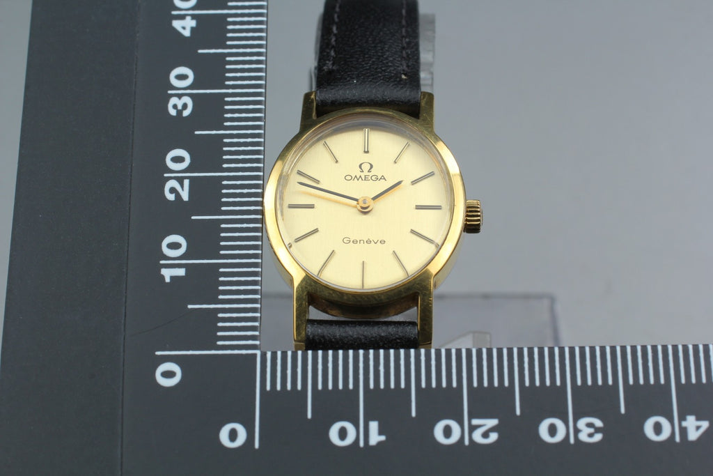 1974 Near MINT OMEGA Geneve 21mm 511.0411 Manual Wind Gold Dial Women's Vintage