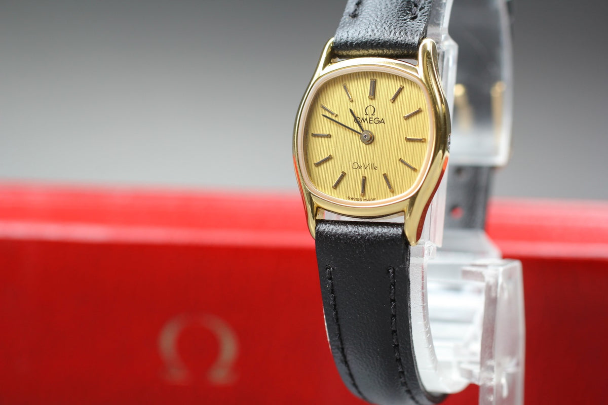 1982 Near MINT/Box, Paper OMEGA De Ville 20mm 591.0158 Quartz Gold Women Vintage