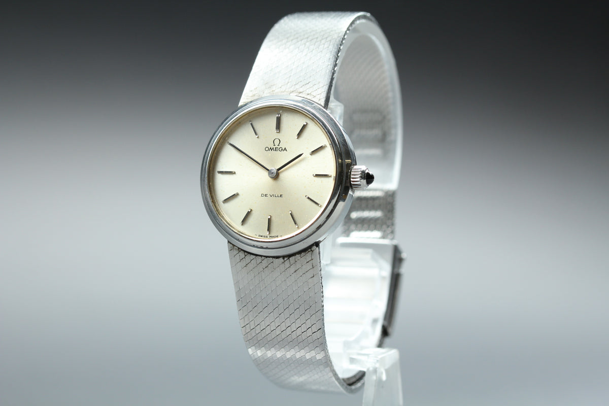 1978 Near MINT OMEGA De Ville 26mm 711.2028 Manual Silver Dial Women's Vintage