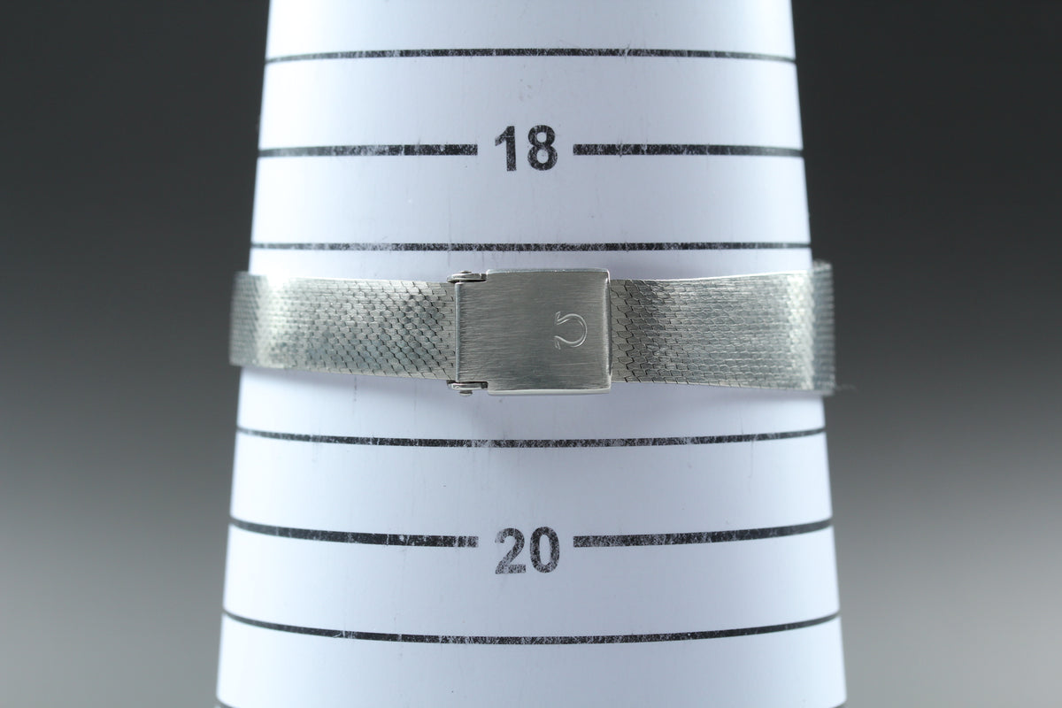1978 Near MINT OMEGA De Ville 26mm 711.2028 Manual Silver Dial Women's Vintage