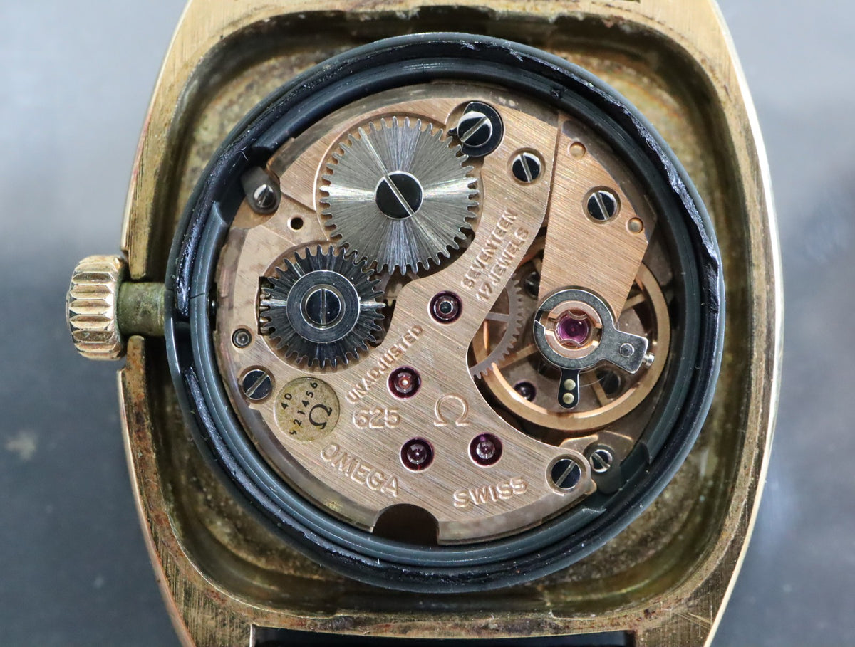 1977 Near MINT OMEGA De Ville 25mm 511.0531 Manual Gold Dial Women's Vintage