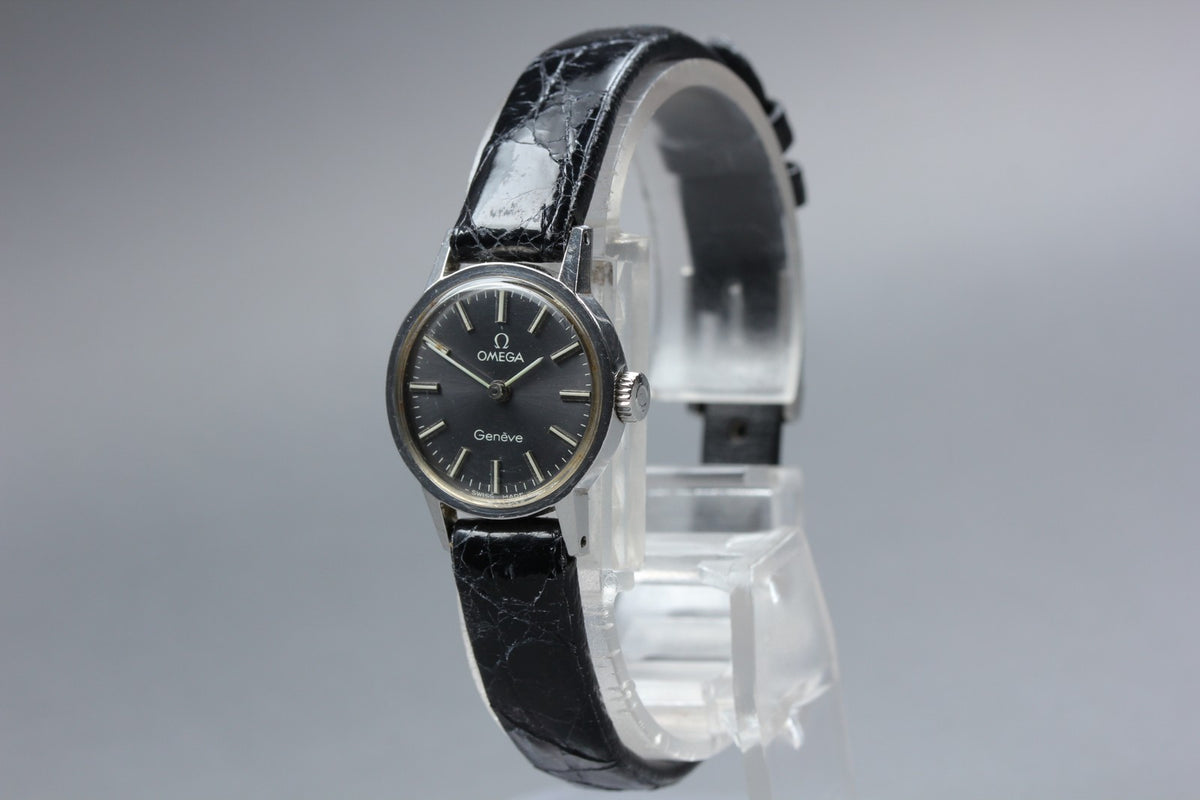 1973 Near MINT OMEGA Geneve 20mm 511.0451 Manual Black Dial Women's Vintage