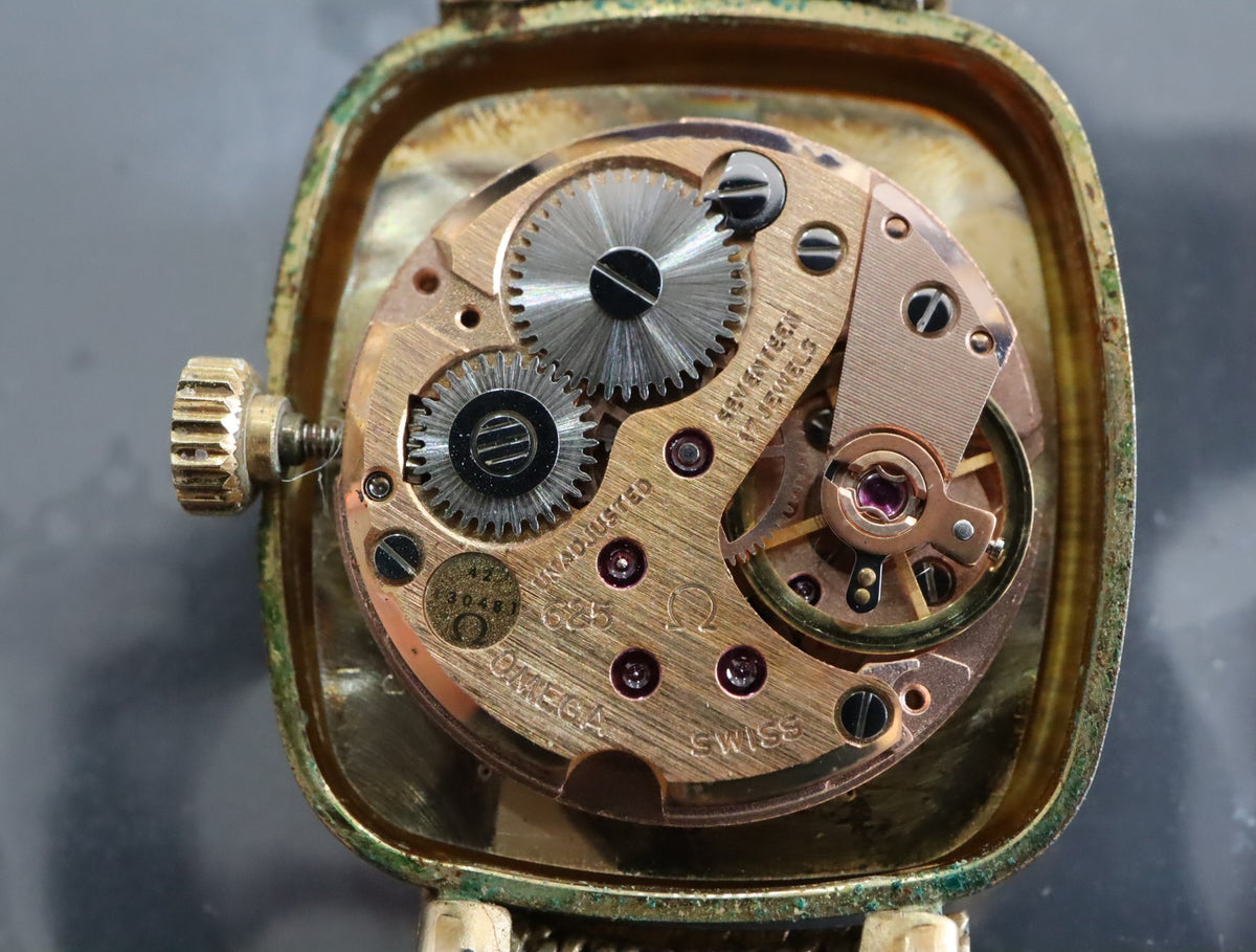 1979 Near MINT OMEGA De Ville 22mm 511.563 Manual Wind Gold Dial Women's Vintage