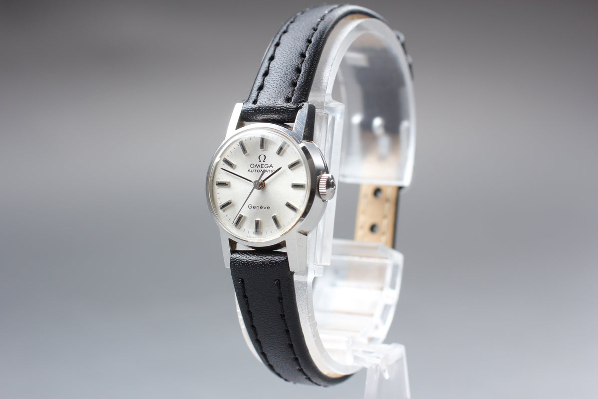 1969 Near MINT OMEGA Geneve 20mm 561.016 Automatic Silver Dial Women's Vintage