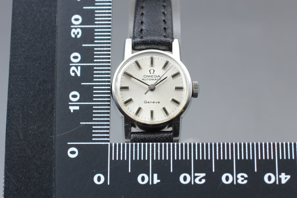 1969 Near MINT OMEGA Geneve 20mm 561.016 Automatic Silver Dial Women's Vintage