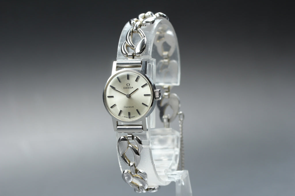 1971 Near MINT OMEGA Geneve 20mm 511.346 Manual Silver Dial Women's Vintage