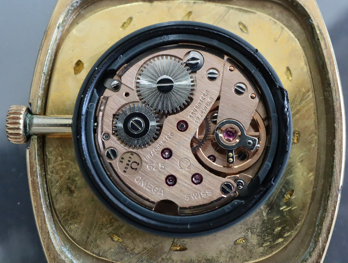 1975 Near MINT OMEGA De Ville 32mm 111.0139 Manual Gold Dial Men's Watch Vintage
