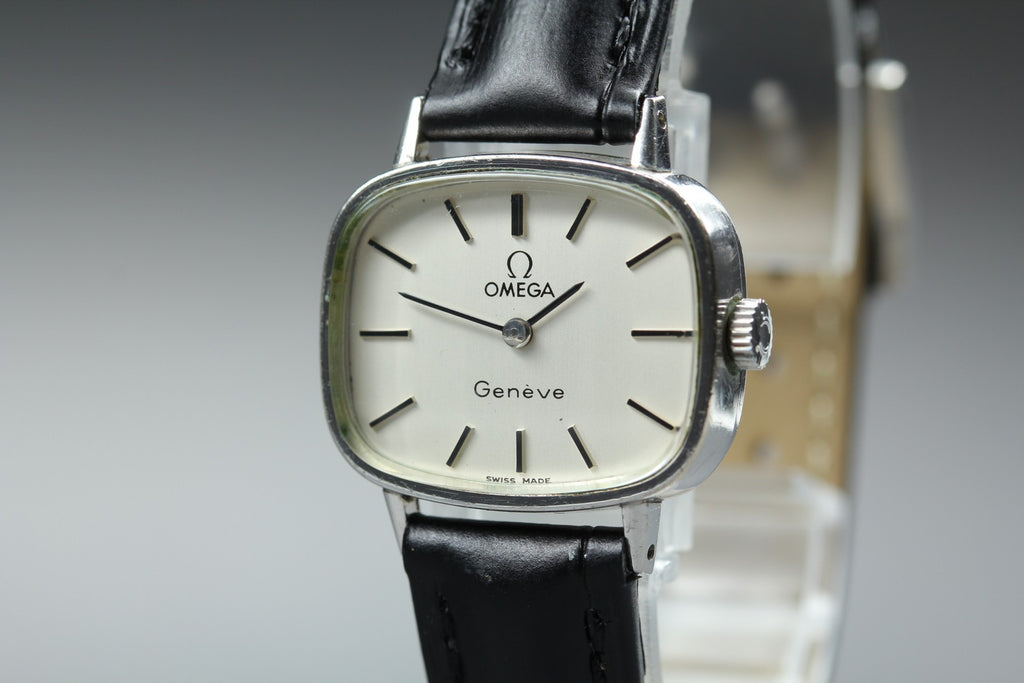 1973 Near MINT OMEGA Geneve 24mm 511.413 Manual Silver Dial Women's Vintage