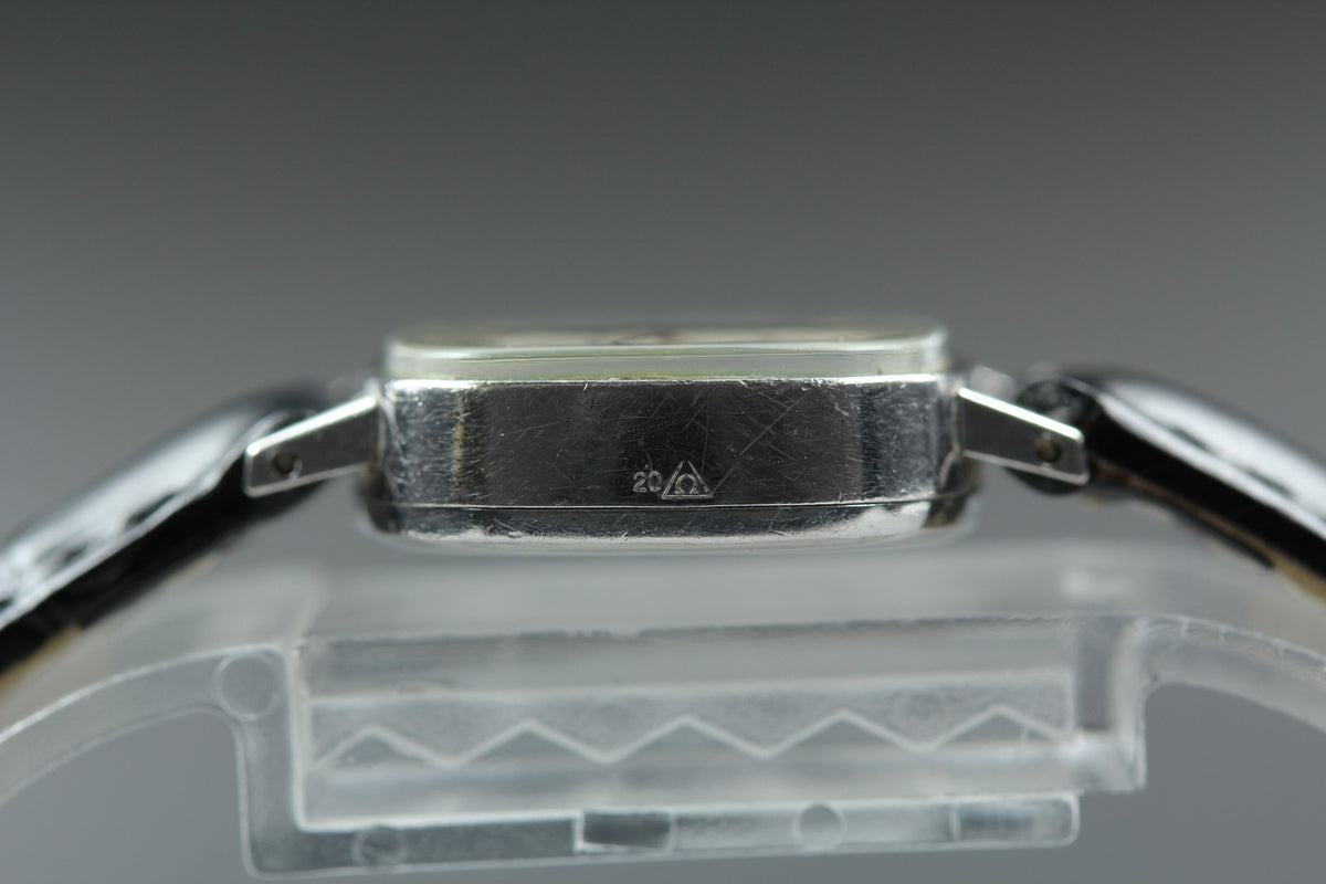 1973 Near MINT OMEGA Geneve 24mm 511.413 Manual Silver Dial Women's Vintage