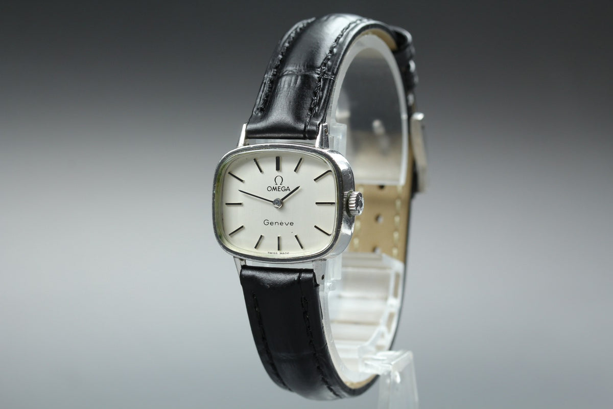 1973 Near MINT OMEGA Geneve 24mm 511.413 Manual Silver Dial Women's Vintage