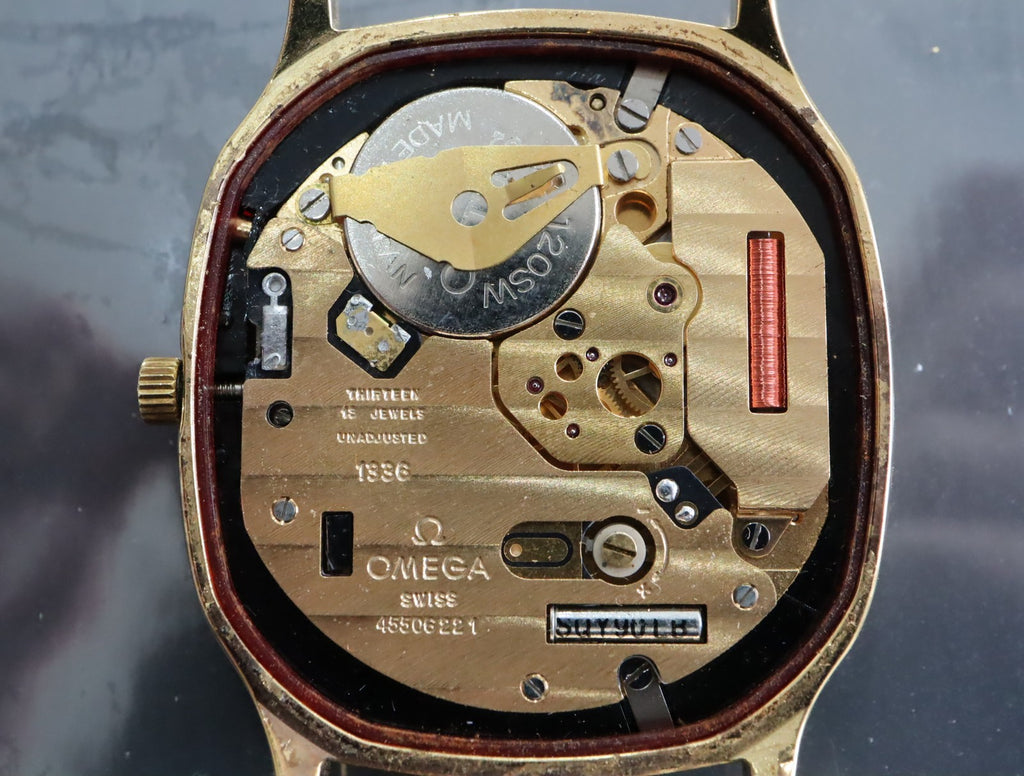 1982 Near MINT OMEGA De Ville 32mm 195.0013 Quartz Gold Dial Men's Watch Vintage