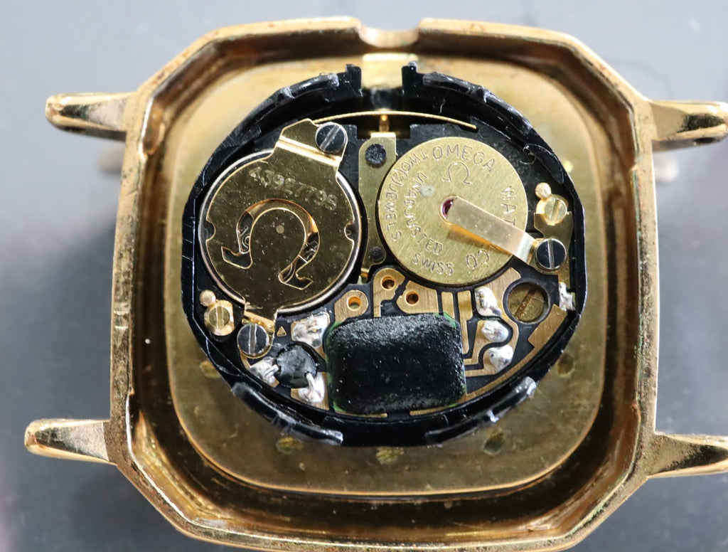 1979 Near MINT OMEGA De Ville 22mm 591.0047 Quartz Gold Dial Women's Vintage