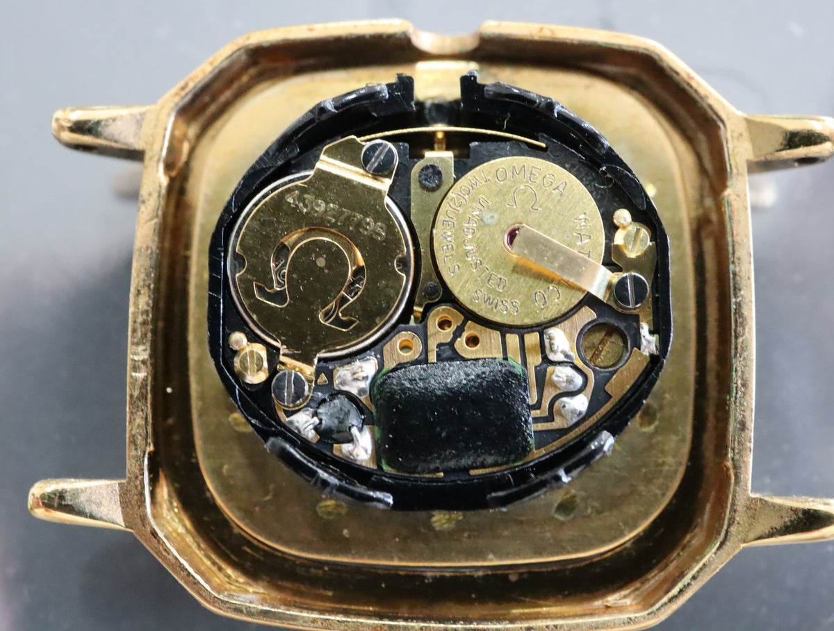 1979 Near MINT OMEGA De Ville 22mm 591.0047 Quartz Gold Dial Women's Vintage