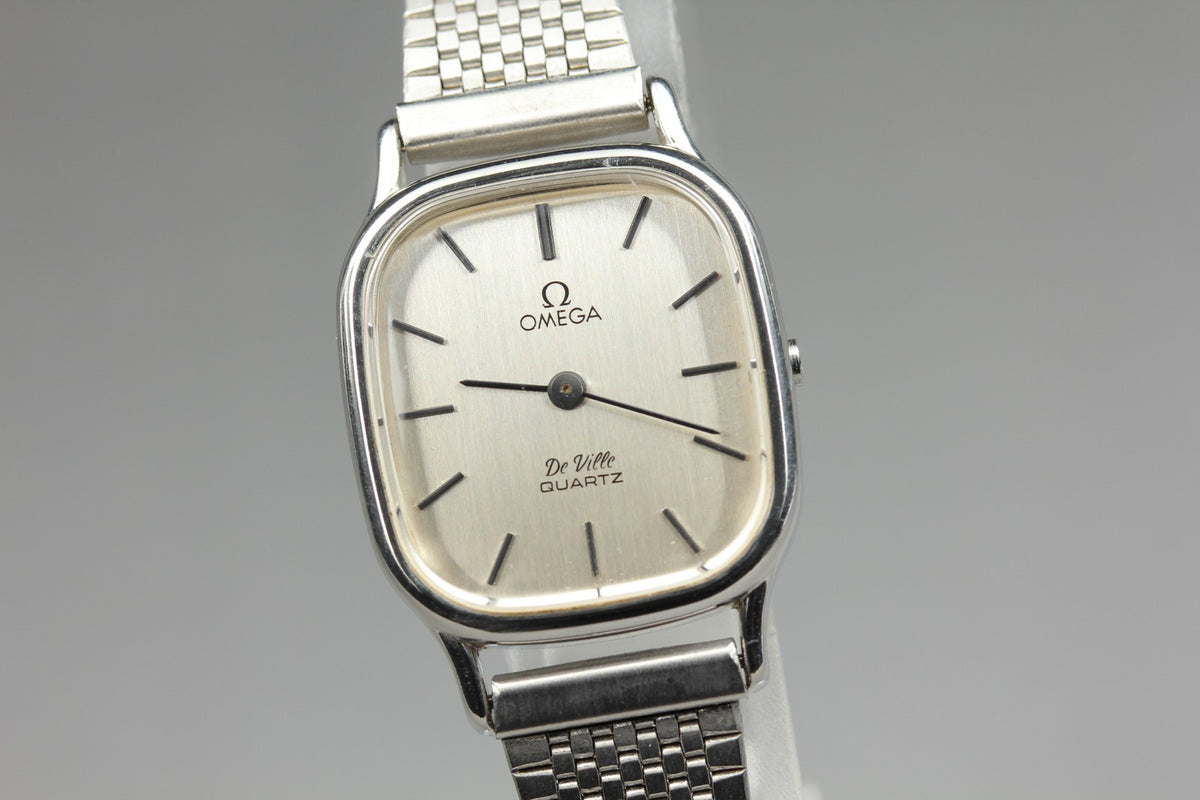 1978 Near MINT OMEGA De Ville 22mm 591.0084 Quartz Silver Dial Women's Vintage