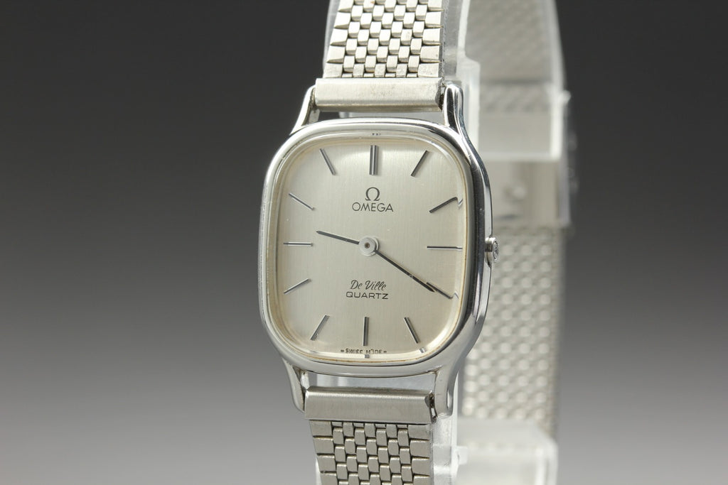 1978 Near MINT OMEGA De Ville 22mm 591.0084 Quartz Silver Dial Women's Vintage