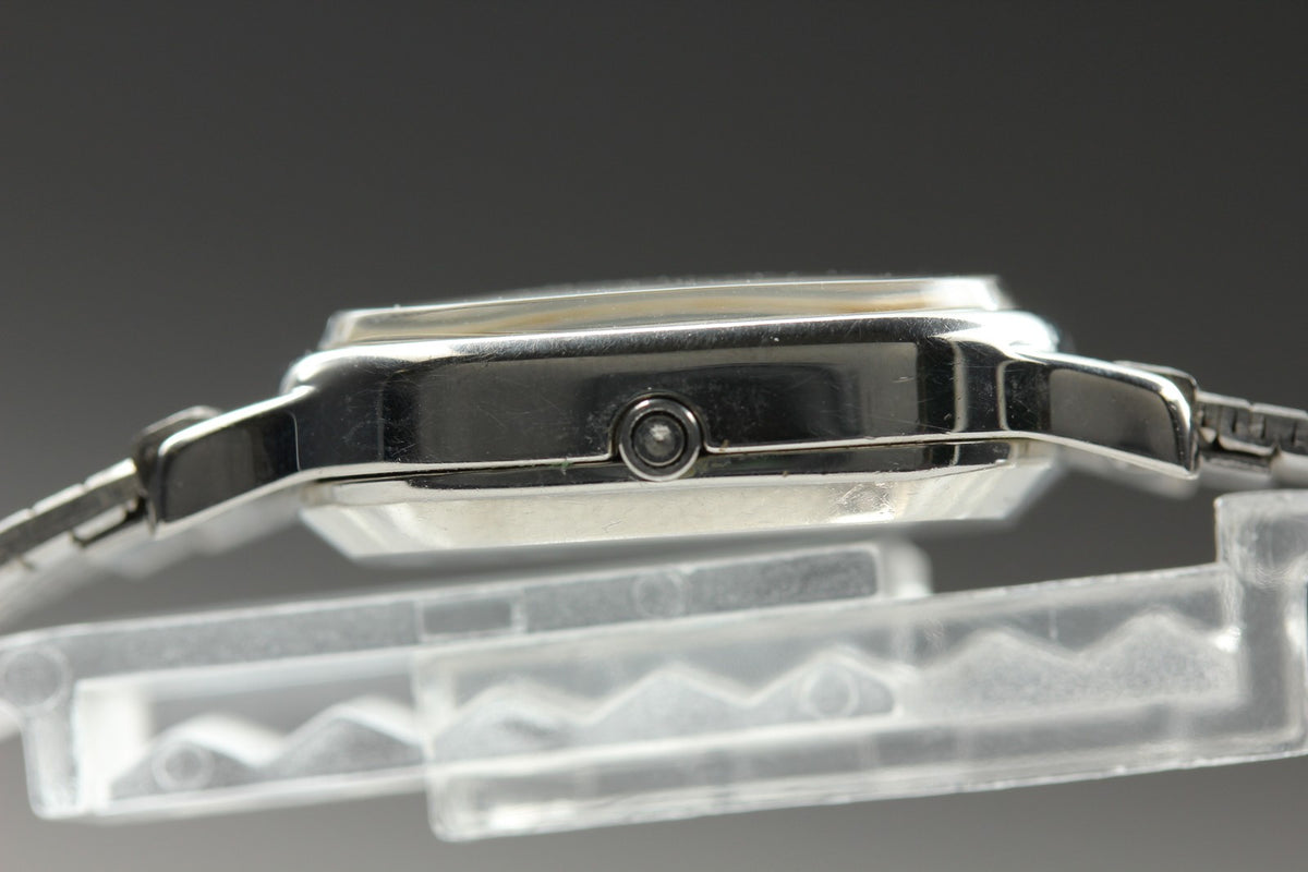 1978 Near MINT OMEGA De Ville 22mm 591.0084 Quartz Silver Dial Women's Vintage