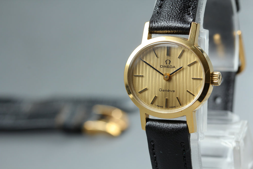 1975 Near MINT OMEGA Geneve 23mm 511.0412 Manual Gold Dial Women's Watch Vintage