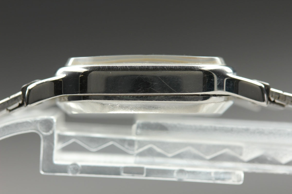 1978 Near MINT OMEGA De Ville 22mm 591.0084 Quartz Silver Dial Women's Vintage
