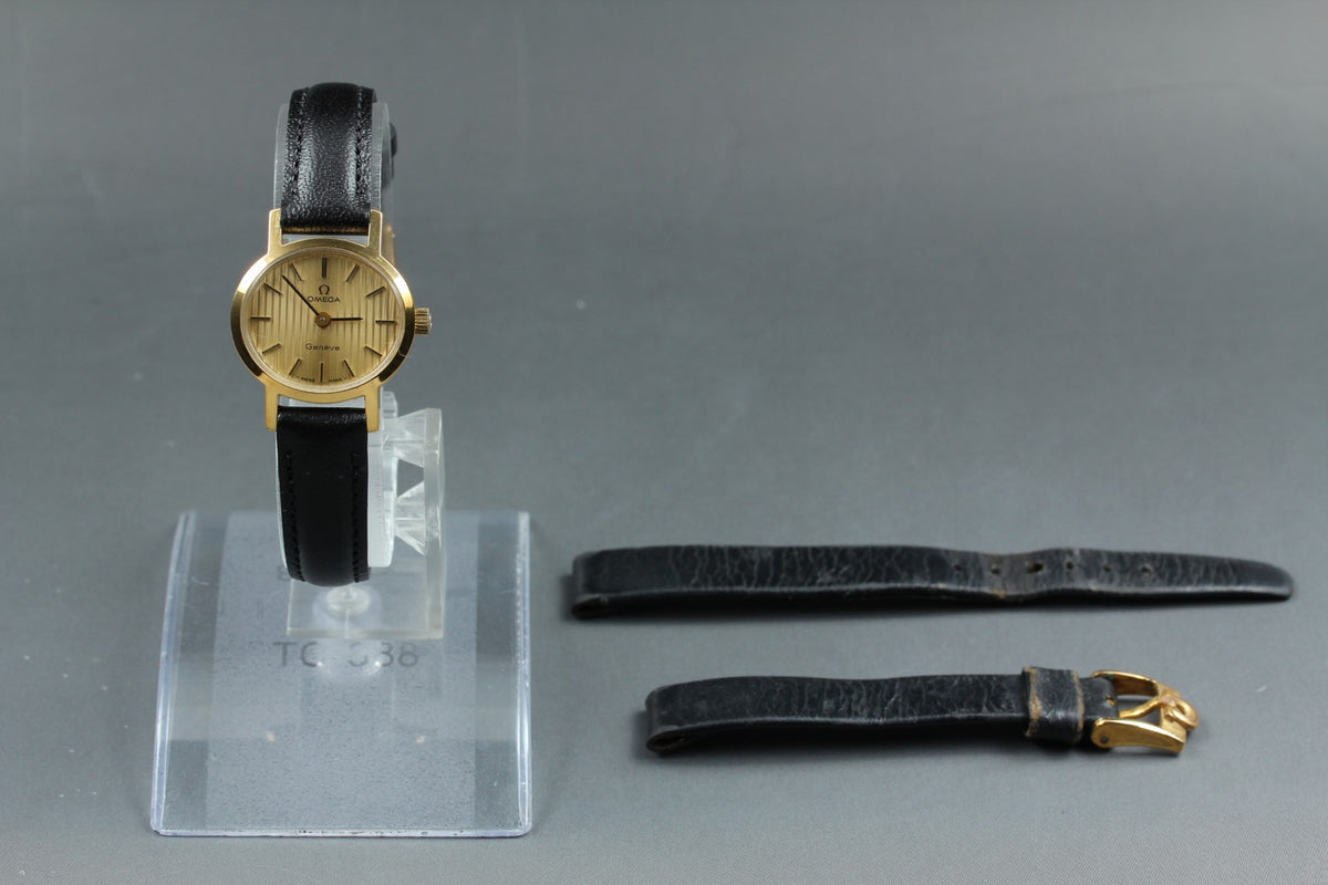 1975 Near MINT OMEGA Geneve 23mm 511.0412 Manual Gold Dial Women's Watch Vintage