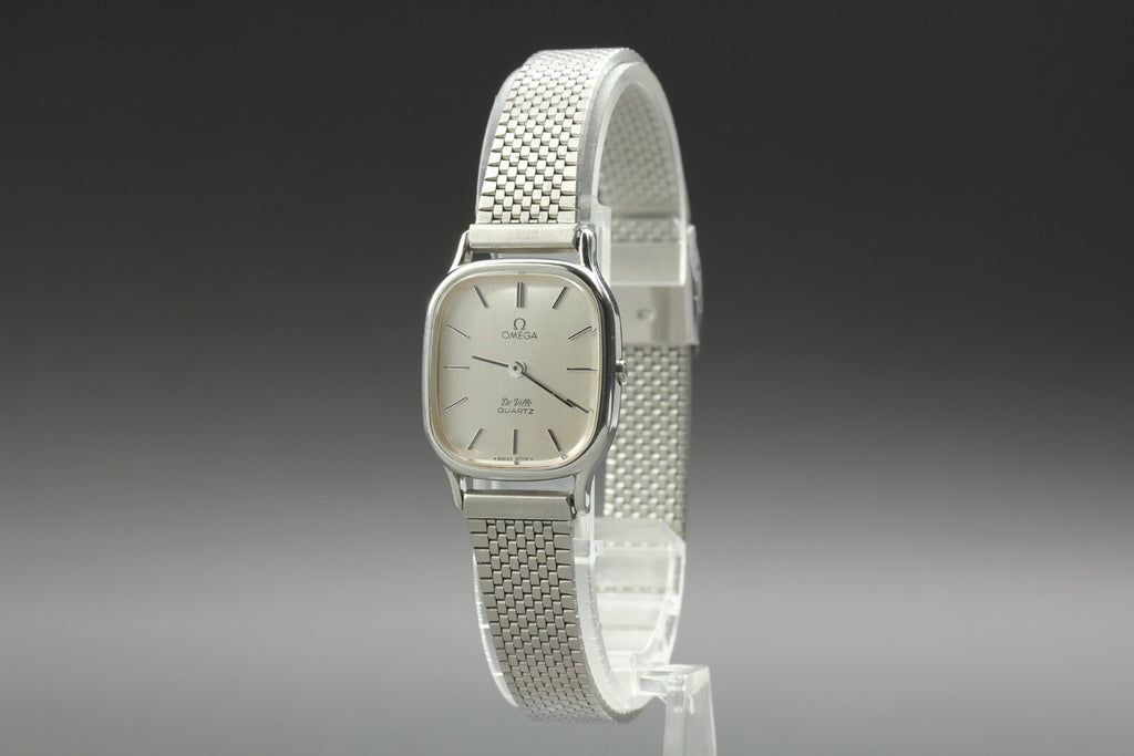 1978 Near MINT OMEGA De Ville 22mm 591.0084 Quartz Silver Dial Women's Vintage
