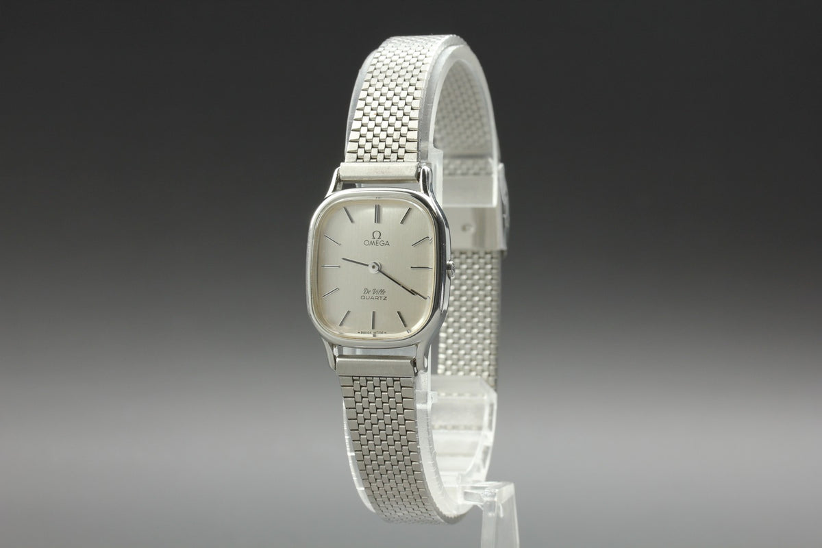 1978 Near MINT OMEGA De Ville 22mm 591.0084 Quartz Silver Dial Women's Vintage
