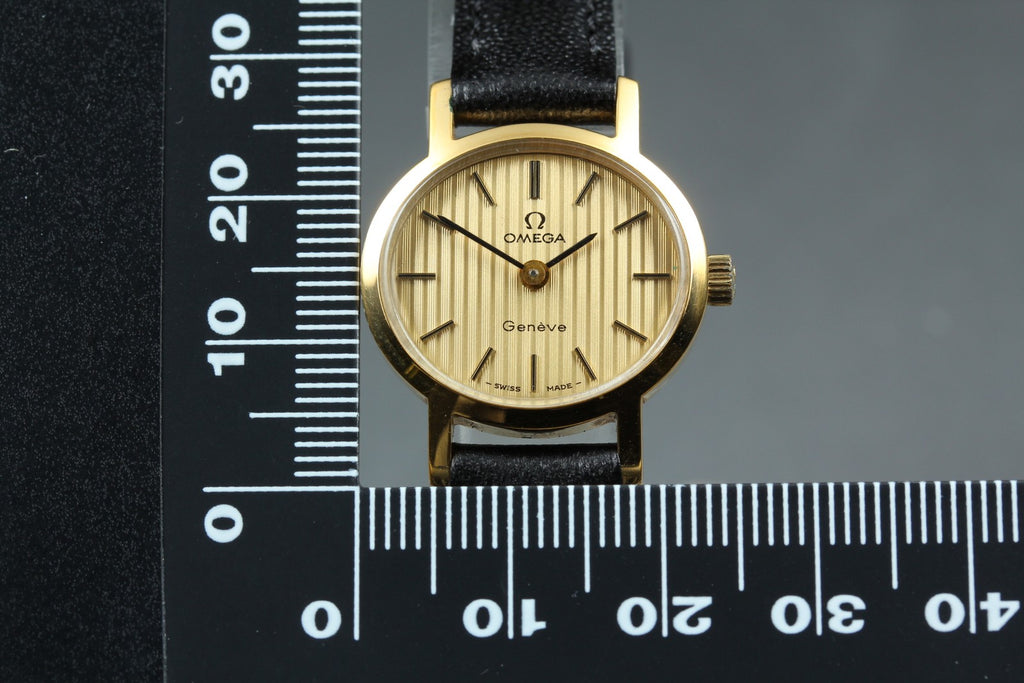 1975 Near MINT OMEGA Geneve 23mm 511.0412 Manual Gold Dial Women's Watch Vintage