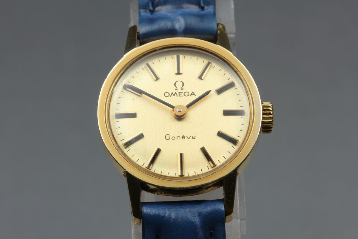 1974 Near MINT OMEGA Geneve 20mm 511.0451 Manual Gold Dial Women's Watch Vintage