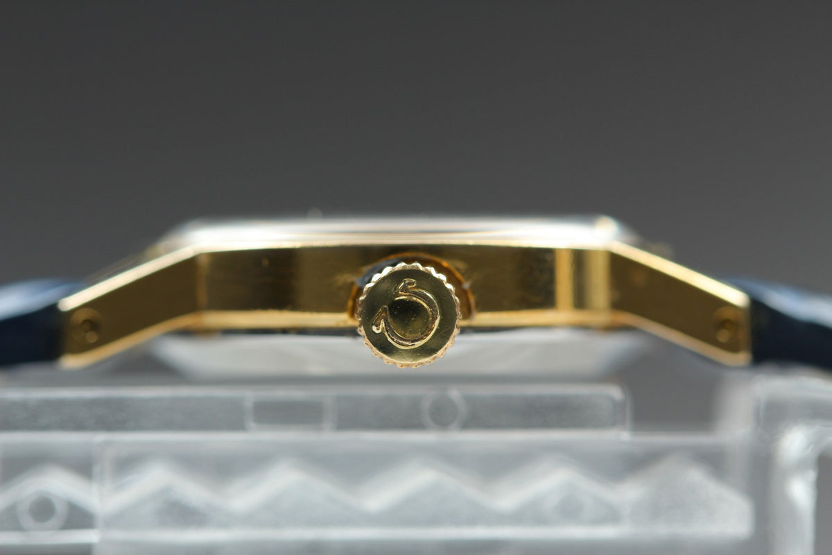 1974 Near MINT OMEGA Geneve 20mm 511.0451 Manual Gold Dial Women's Watch Vintage