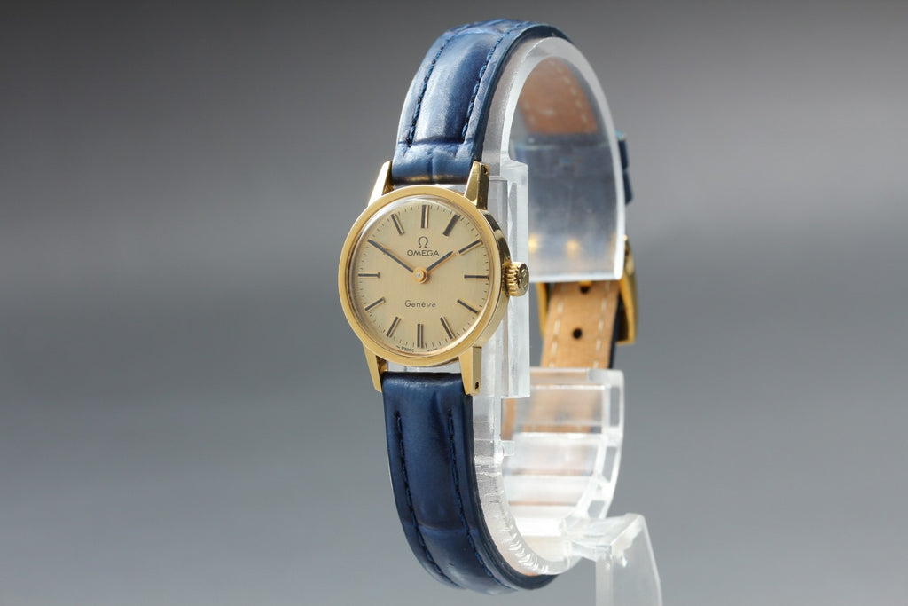 1974 Near MINT OMEGA Geneve 20mm 511.0451 Manual Gold Dial Women's Watch Vintage