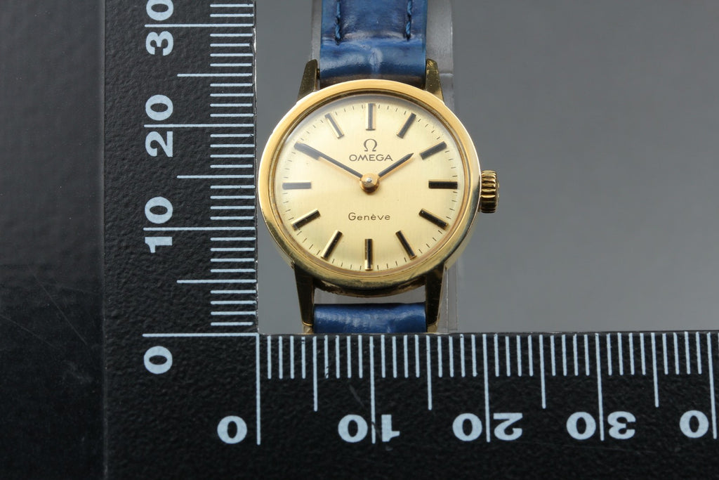 1974 Near MINT OMEGA Geneve 20mm 511.0451 Manual Gold Dial Women's Watch Vintage