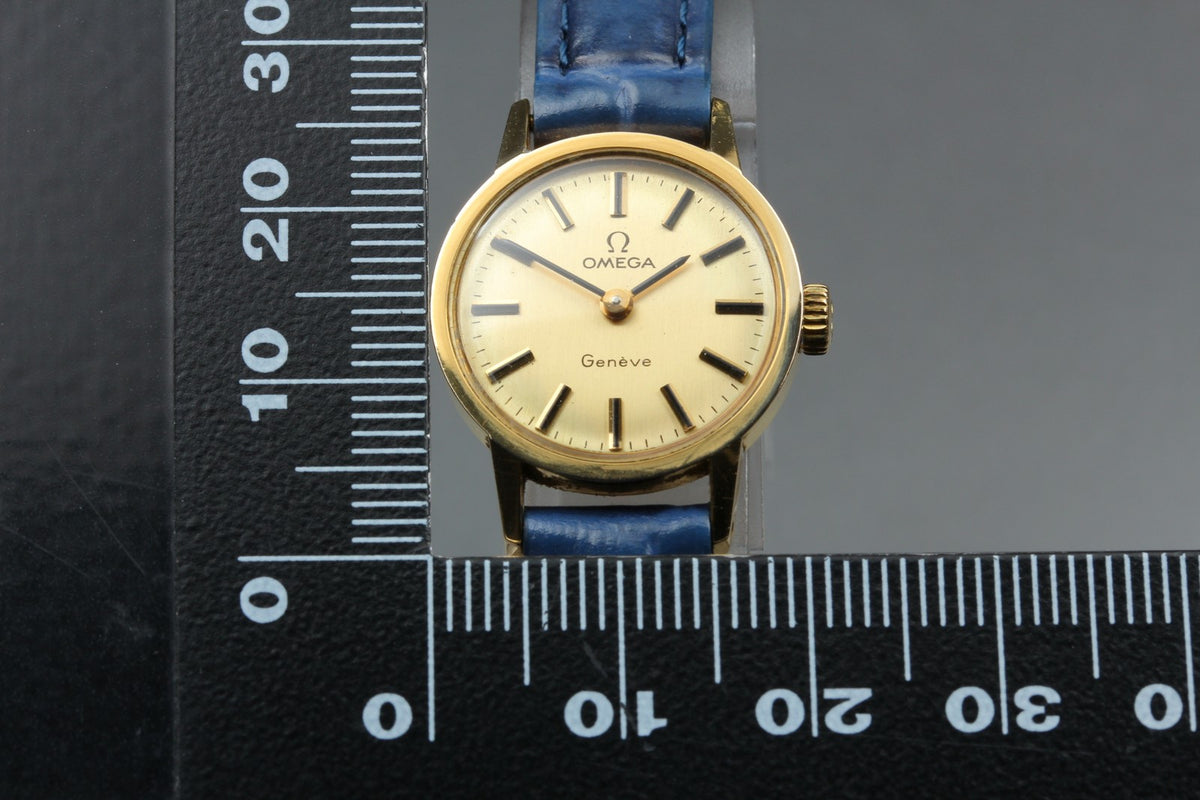 1974 Near MINT OMEGA Geneve 20mm 511.0451 Manual Gold Dial Women's Watch Vintage