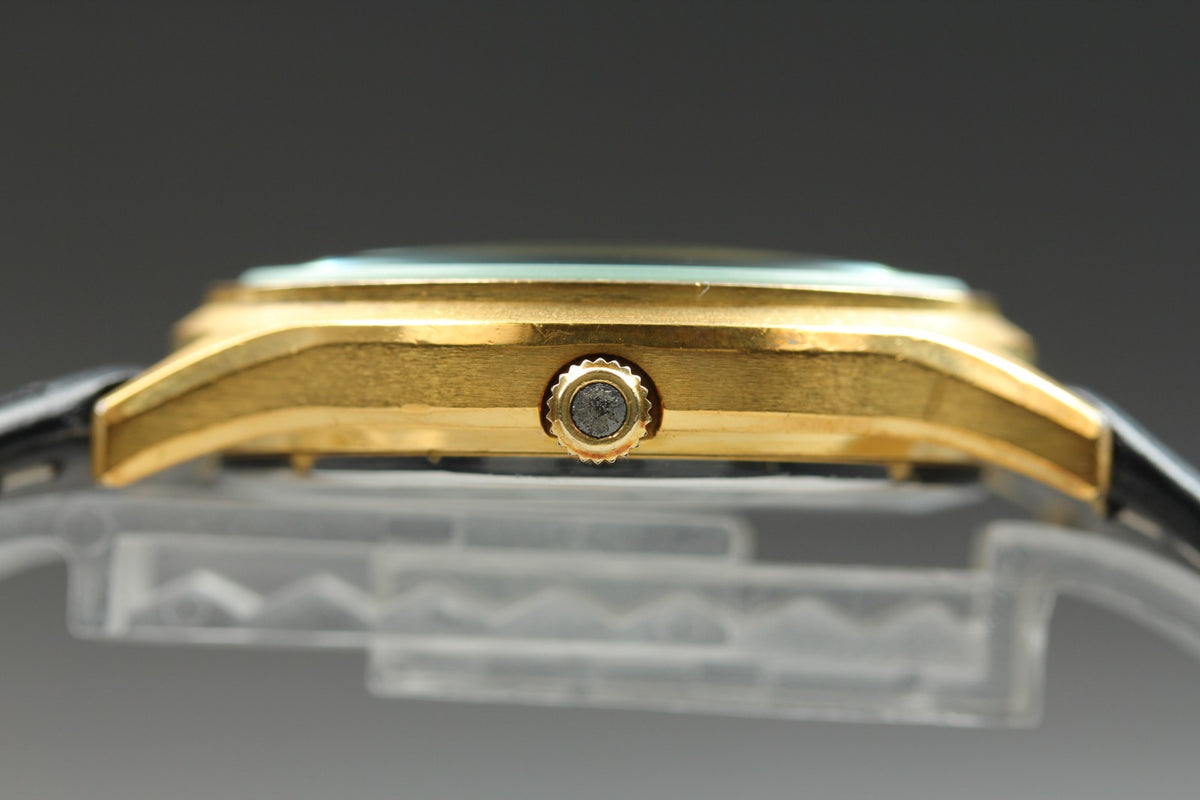 1977 Near MINT OMEGA De Ville 35mm 192.0033 Quartz Gold Dial Men's Watch Vintage