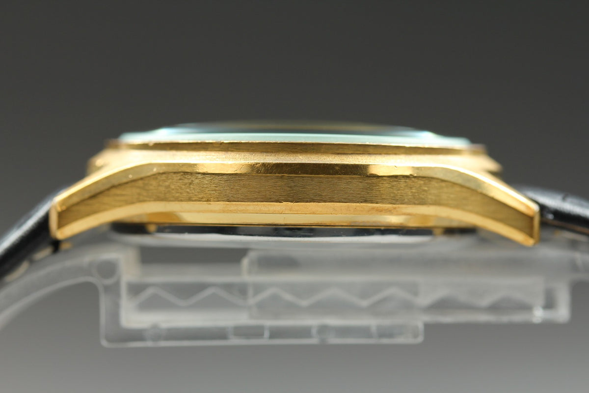 1977 Near MINT OMEGA De Ville 35mm 192.0033 Quartz Gold Dial Men's Watch Vintage