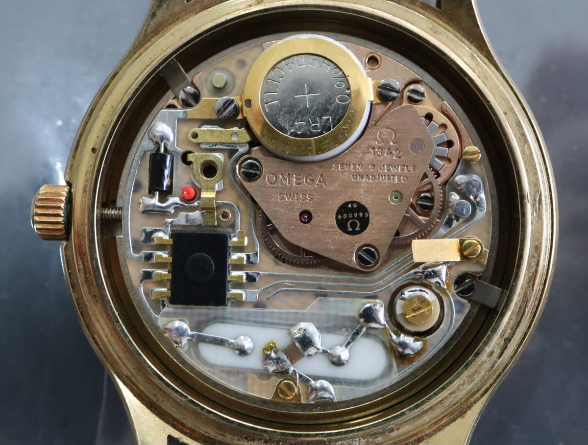 1977 Near MINT OMEGA De Ville 35mm 192.0033 Quartz Gold Dial Men's Watch Vintage